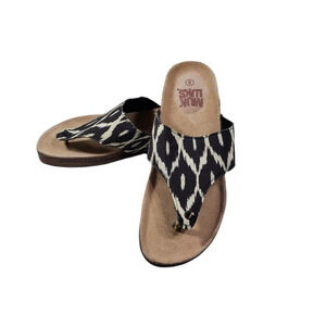 Muk Luks Womens sz 9 Flip Flop Sandals Cara Black Ikat White Jungle Slip Ons New